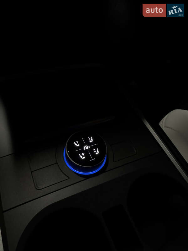 Седан Tesla Model 3 2023 в Києві