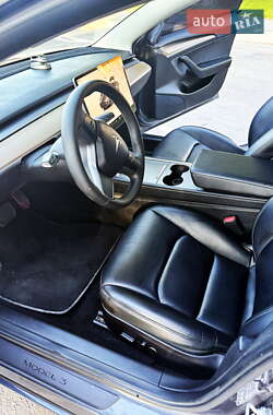 Седан Tesla Model 3 2022 в 
