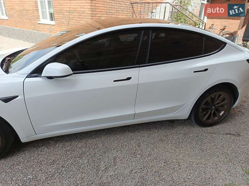 Седан Tesla Model 3 2021 в Киеве