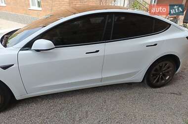 Седан Tesla Model 3 2021 в 