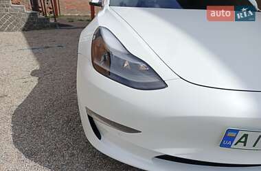 Седан Tesla Model 3 2021 в 
