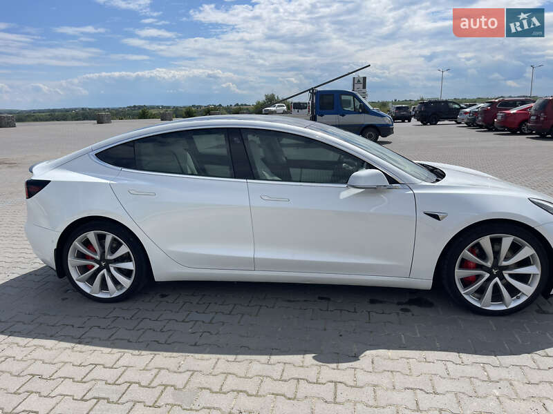 Седан Tesla Model 3 2019 в Черновцах