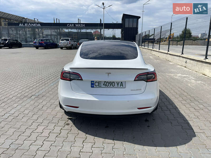 Седан Tesla Model 3 2019 в Черновцах