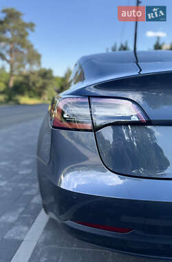 Седан Tesla Model 3 2021 в 