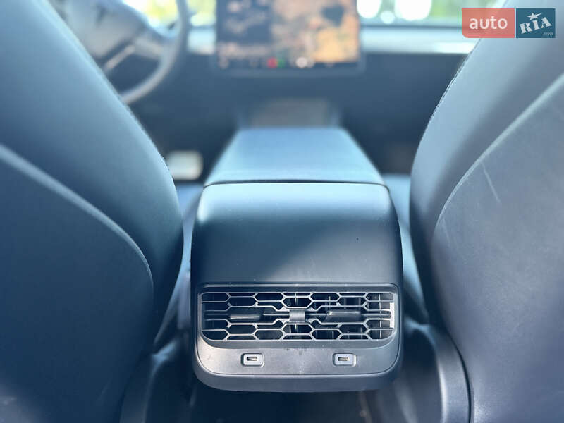 Седан Tesla Model 3 2021 в Ужгороде фото 31 Седан Tesla Model 3 2021 в Ужгороде