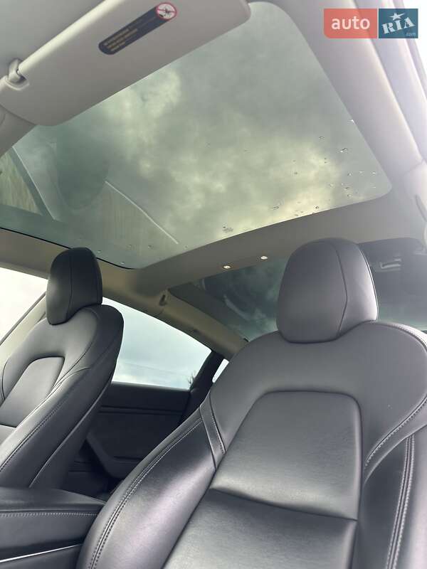 Седан Tesla Model 3 2019 в Києві