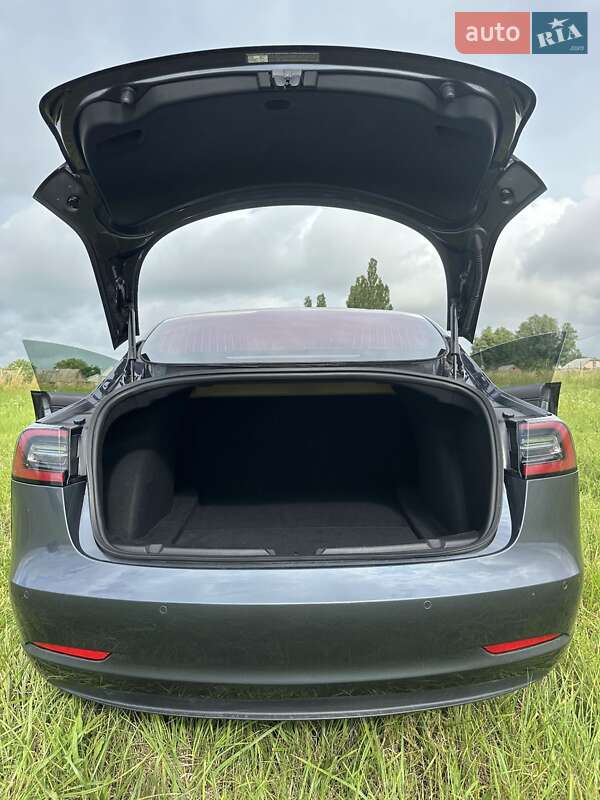 Седан Tesla Model 3 2019 в Києві