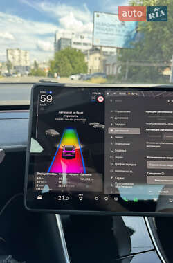 Седан Tesla Model 3 2019 в 