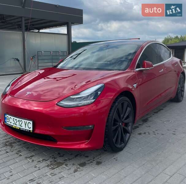 Седан Tesla Model 3 2020 в 