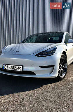 Седан Tesla Model 3 2020 в 
