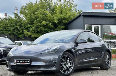 Седан Tesla Model 3 2021 в 