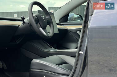 Седан Tesla Model 3 2021 в 