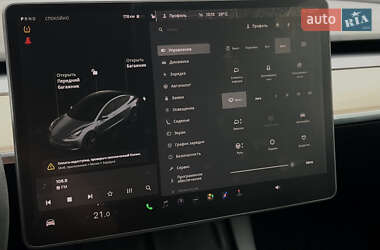 Седан Tesla Model 3 2021 в 