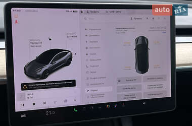 Седан Tesla Model 3 2021 в 