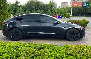 Седан Tesla Model 3 2024 в 