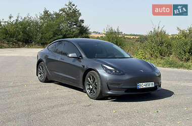 Седан Tesla Model 3 2022 в 