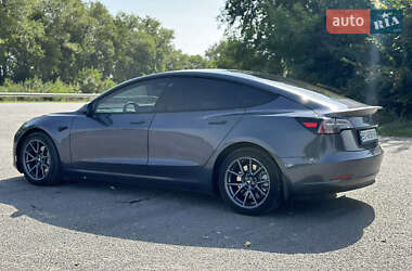 Седан Tesla Model 3 2022 в 