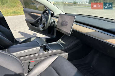 Седан Tesla Model 3 2022 в 
