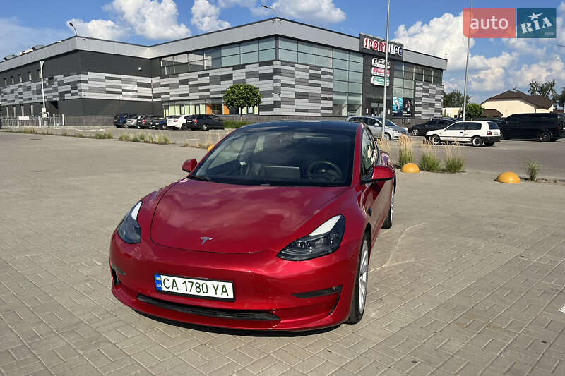 Седан Tesla Model 3 2021 в Черкасах