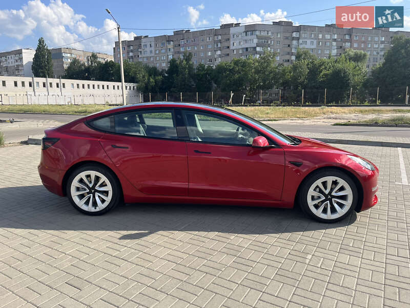 Седан Tesla Model 3 2021 в Черкасах