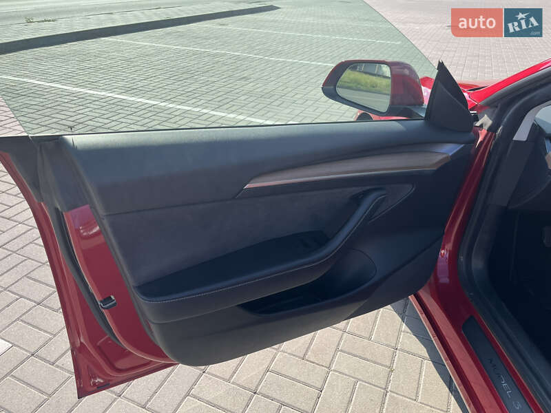 Седан Tesla Model 3 2021 в Черкасах