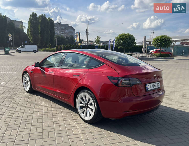 Седан Tesla Model 3 2021 в Черкасах