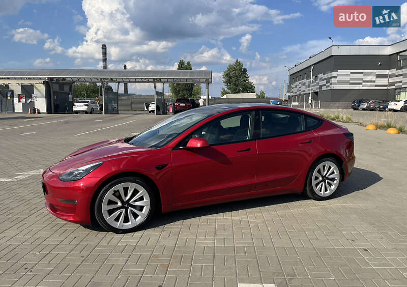 Седан Tesla Model 3 2021 в Черкасах