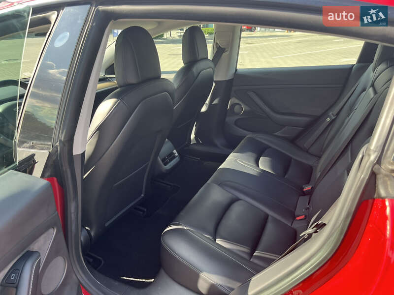 Седан Tesla Model 3 2021 в Черкасах