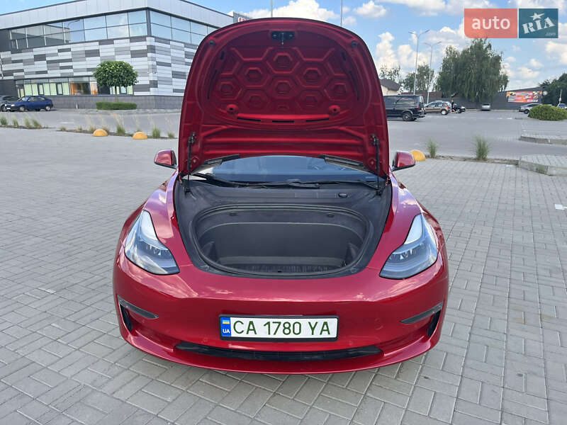 Седан Tesla Model 3 2021 в Черкасах
