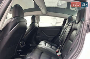 Седан Tesla Model 3 2023 в 