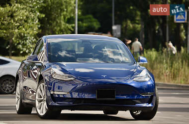 Седан Tesla Model 3 2018 в Киеве
