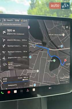 Седан Tesla Model 3 2023 в 