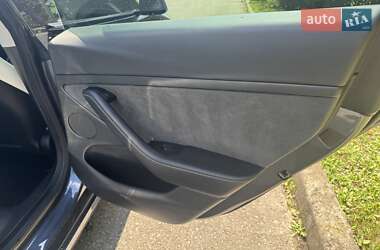 Седан Tesla Model 3 2023 в 
