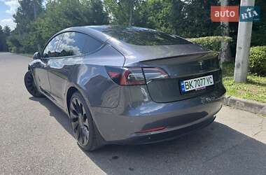 Седан Tesla Model 3 2023 в 