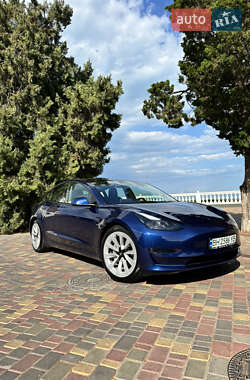 Седан Tesla Model 3 2022 в 