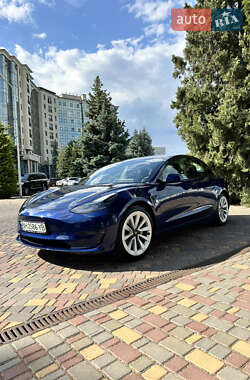 Седан Tesla Model 3 2022 в 