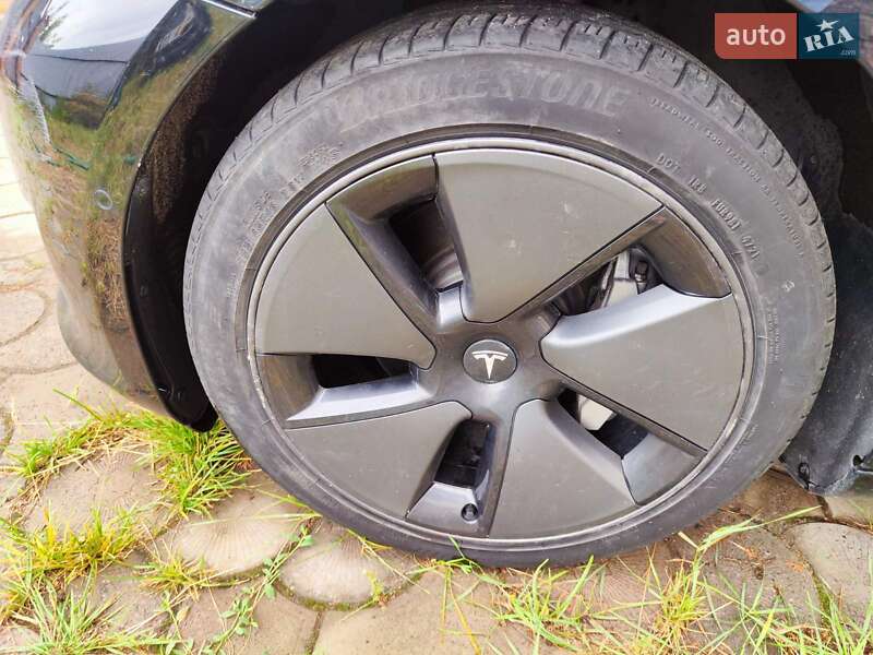 Седан Tesla Model 3 2021 в Броварах