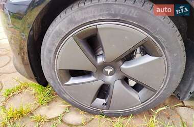 Седан Tesla Model 3 2021 в 