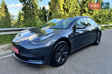 Седан Tesla Model 3 2023 в Львові