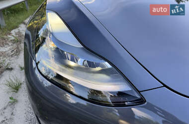 Седан Tesla Model 3 2023 в 