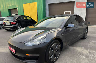 Седан Tesla Model 3 2021 в 