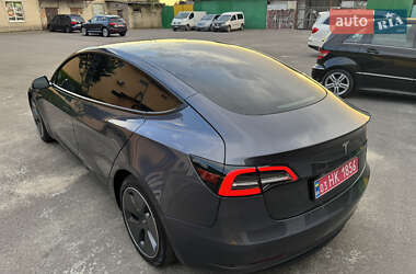 Седан Tesla Model 3 2021 в 