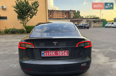 Седан Tesla Model 3 2021 в 