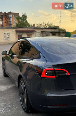 Седан Tesla Model 3 2021 в 