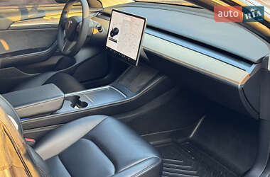 Седан Tesla Model 3 2021 в 