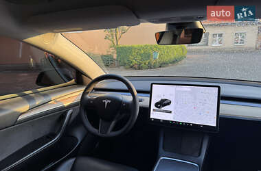 Седан Tesla Model 3 2021 в 