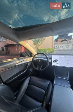Седан Tesla Model 3 2021 в 