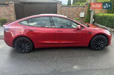 Седан Tesla Model 3 2022 в 