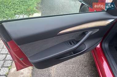 Седан Tesla Model 3 2022 в 