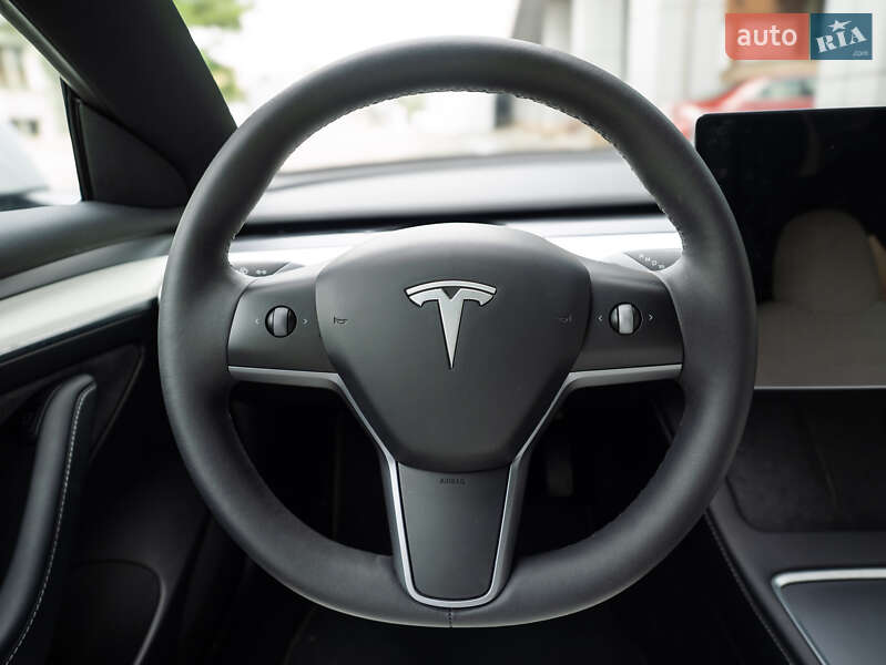 Седан Tesla Model 3 2023 в Киеве